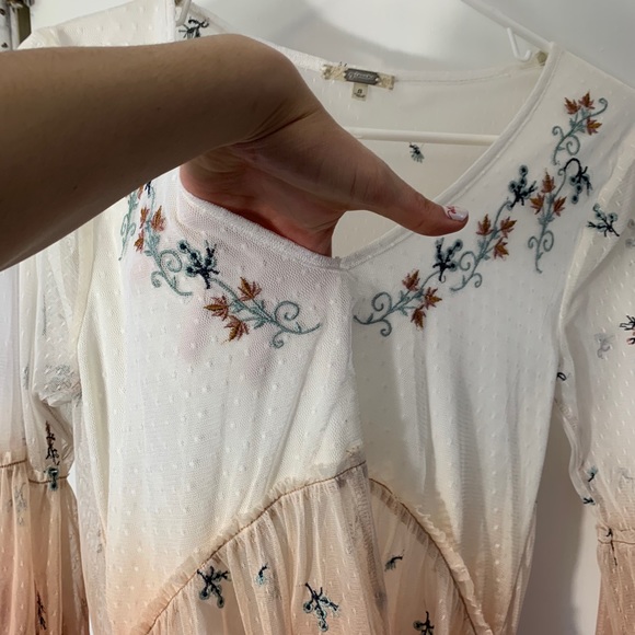 Gimmicks by BKE The Buckle Hi Low Lace Top Ombré - Picture 4 of 7